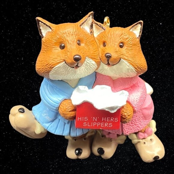 1993 Hallmark Keepsake Christmas Ornament Mom And Dad His 'N Hers Slippers New - Picture 1 of 6